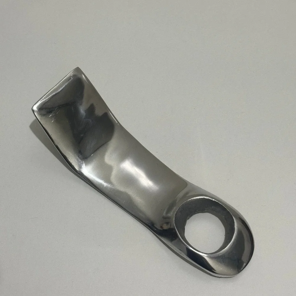 Freestanding wine bottle holder made from‎ recycled aluminum